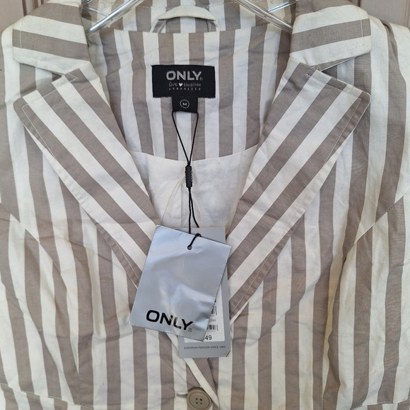 Only Love Collection Jacket SzXS/S Short Sleeves Stripes White/Gray Cropped NWT - Picture 6 of 8